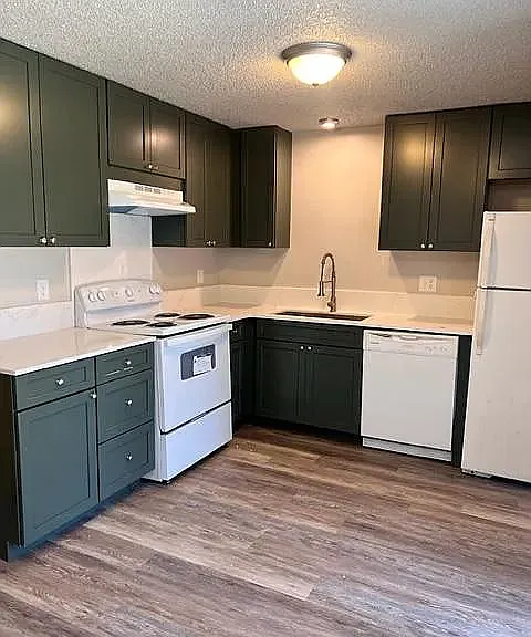 1043 Midway Dr NE — Photo 1