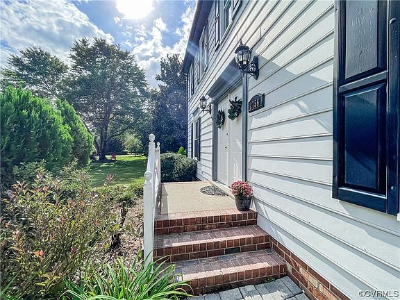 4th image of 2756 Woodmont Dr