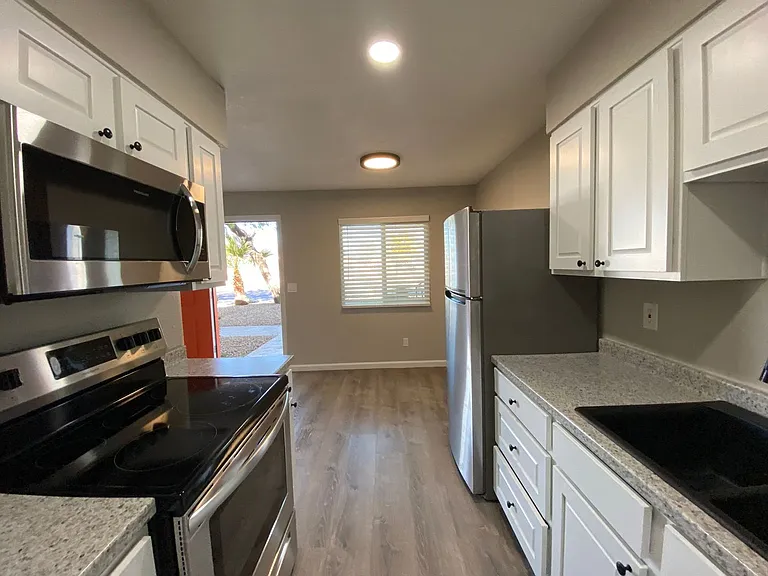 1829 E Broadway Rd — Photo 11
