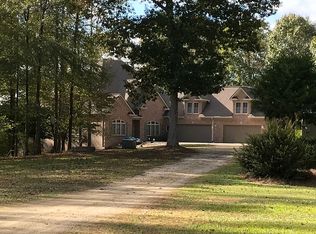 294 River Dr, Carnesville, GA 30521