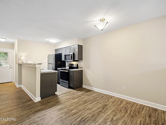 4th image of 4426 Townhouse Way