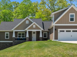 7 Grizzly Dr, Leicester, NC 28748