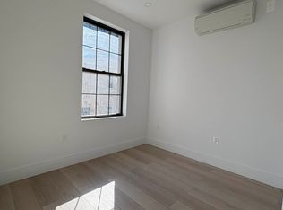 200 Meserole St APT 2F, Brooklyn, NY 11206
