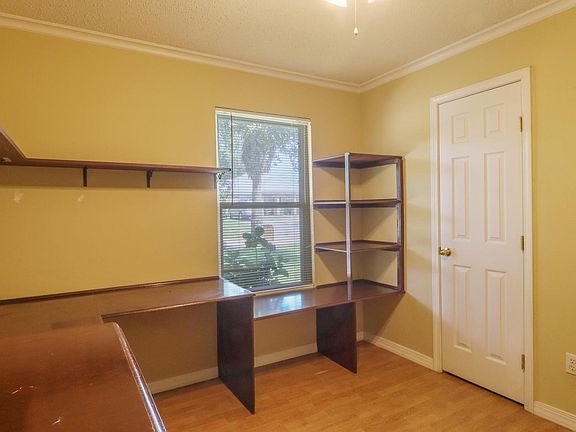 5th image of 693 Glendale St