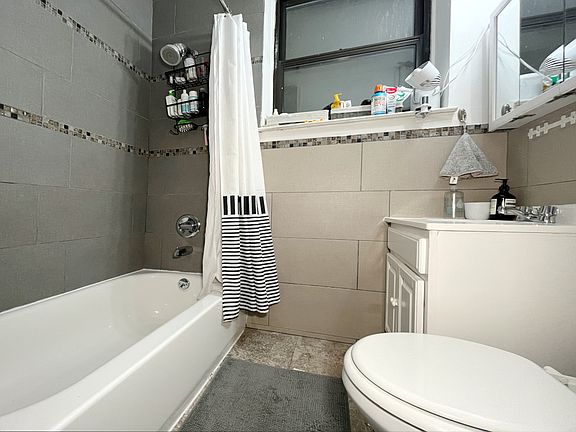 5th image of 361 E 10th St #25A