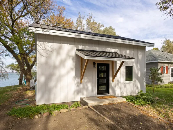 176 E Lake Dr, Estelline, SD 57234