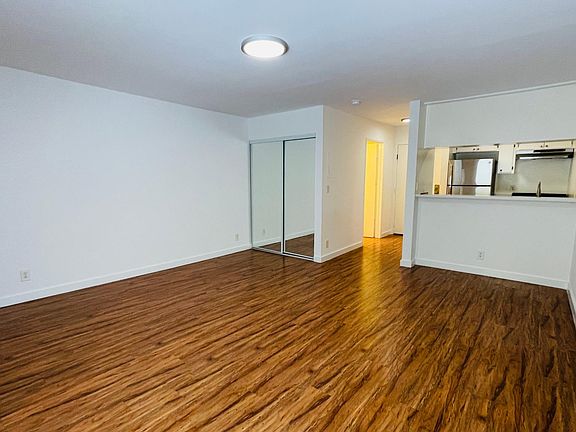 3rd image of 7044 Hawthorn Ave Unit 205