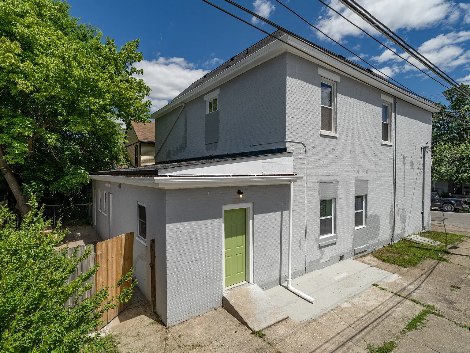 2 bed, 700 sqft, $1,300 — Photo 2