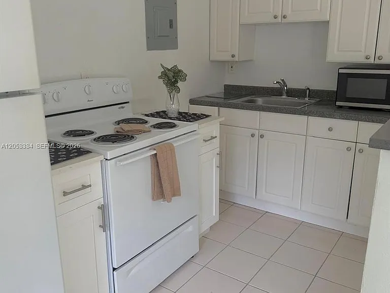 1240 NE 12th Ave #1-5 — Photo 7