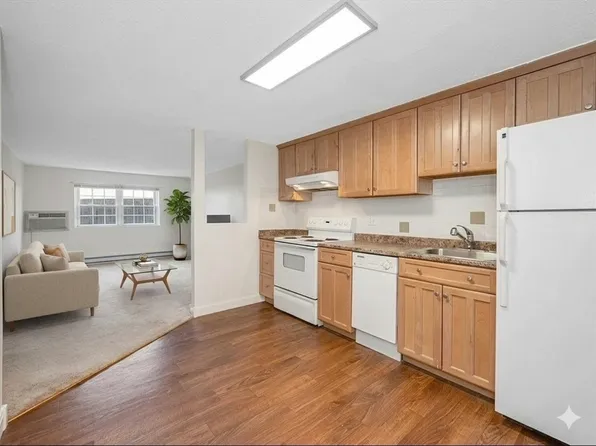 236 Low St APT 6, Newburyport, MA 01950