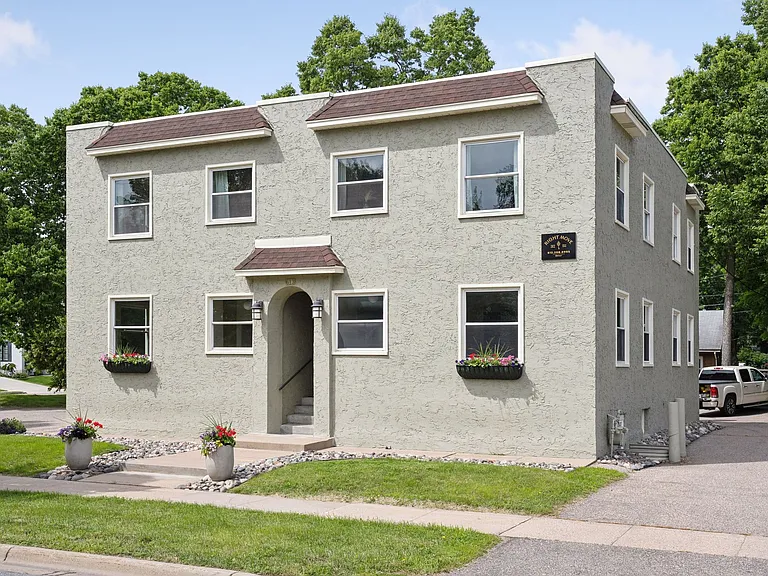 613 Wayzata Blvd E — Photo 16
