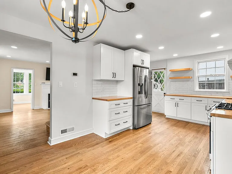 2200 Windham Ln — Photo 8