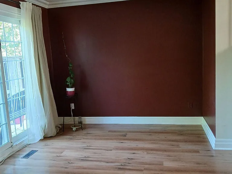24 Sutter Ave — Photo 6