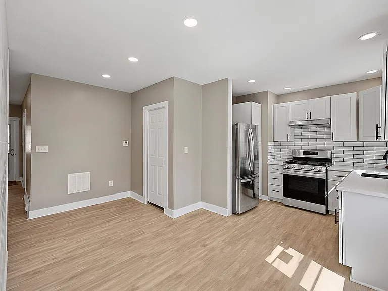 529 Spruce St — Photo 17