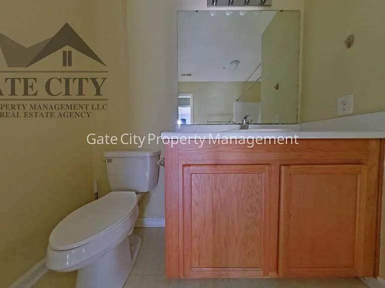 905 Hanahan Ct — Photo 8