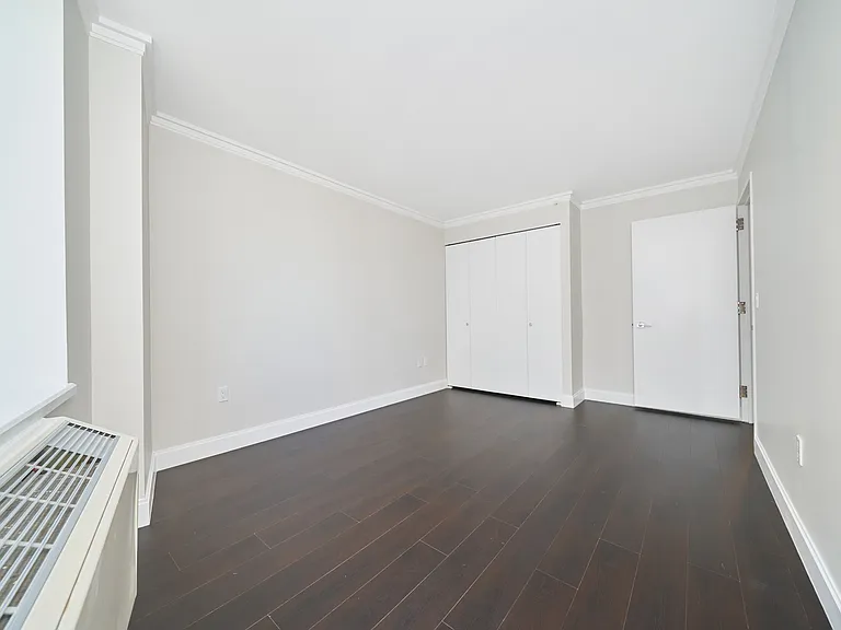 160 Riverside Blvd #12C — Photo 6