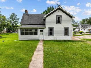 N4632 School St, New London, WI 54961