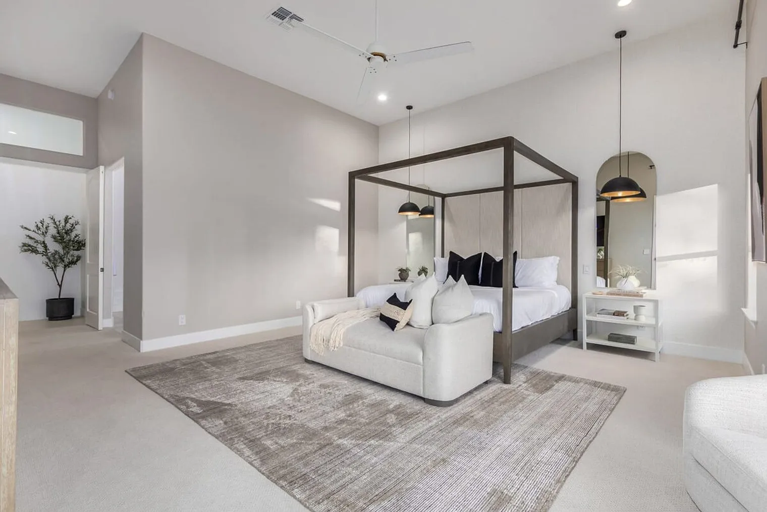 5 bed, 3.0 bath, 4294 sqft, $24,327 — Photo 3