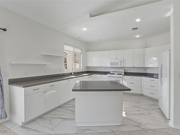 5th image of 8809 Crystal Port Ave