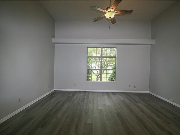 5th image of 334 Old Glory Cir