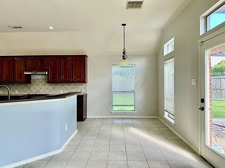 3131 Valley Ct — Photo 10