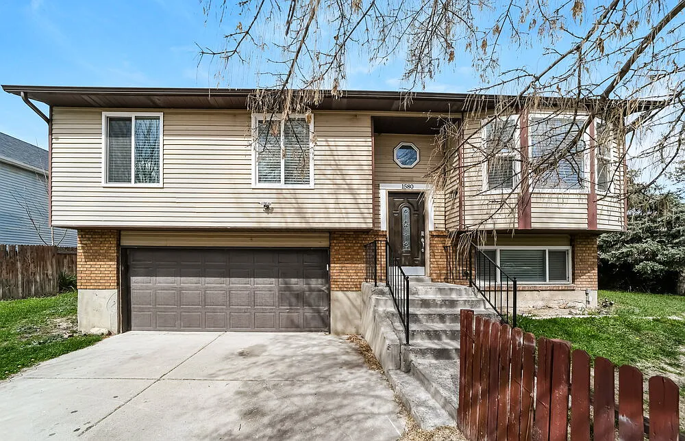 4 bed, 2.0 bath, 1574 sqft, $2,605 — Photo 1