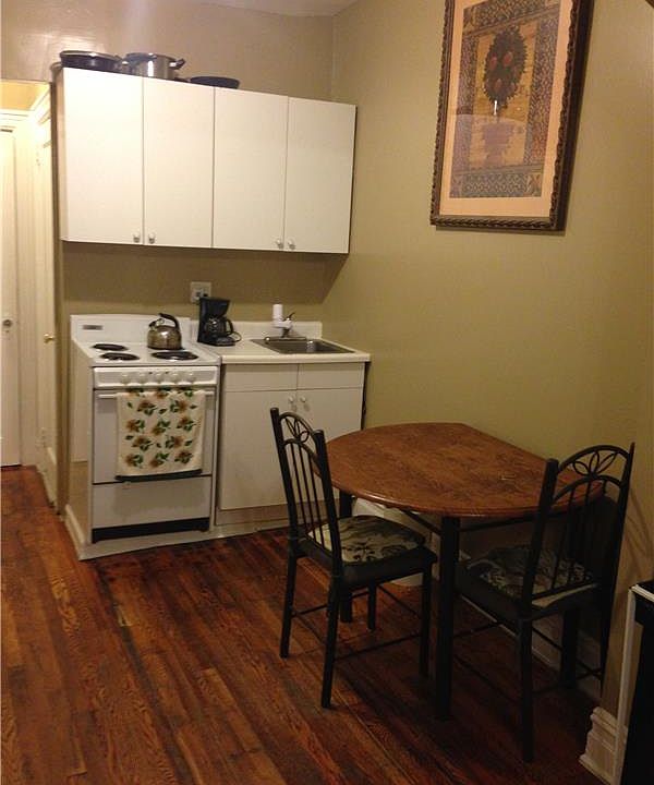 2nd image of 249 E 52nd St APT 3b