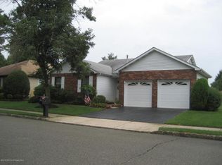 4 Phaeton Ln, Marlboro, NJ 07746