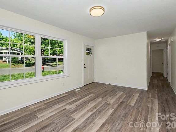 5th image of 301 S Branch St