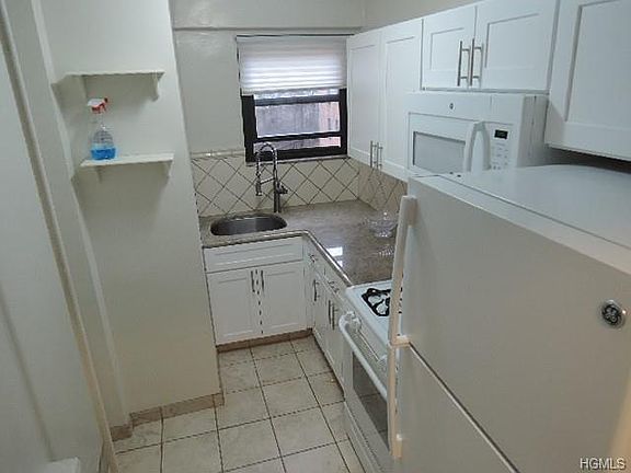 4th image of 154 Pearsall Dr APT 4C