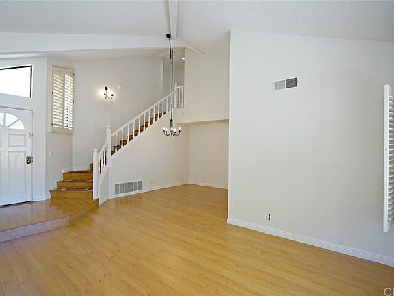 5th image of 1912 Vaquero St