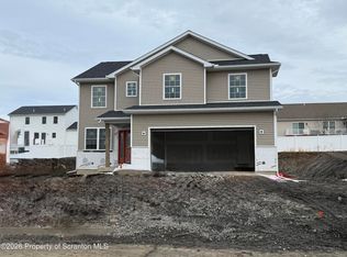 517 Poppy Ln, Moosic, PA