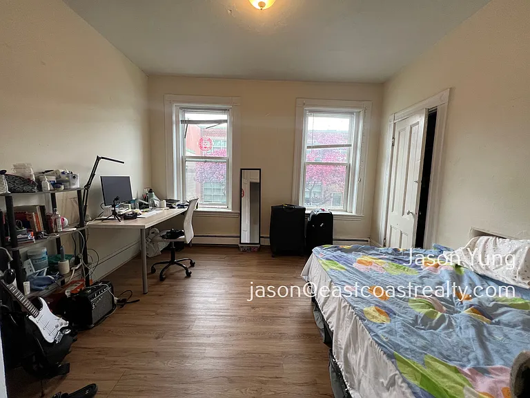 105 Windsor St #4 — Photo 6