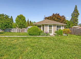 303 C St, Phoenix, OR 97535