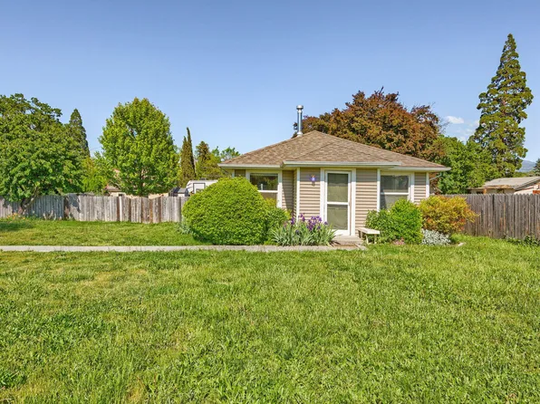 303 C St, Phoenix, OR 97535