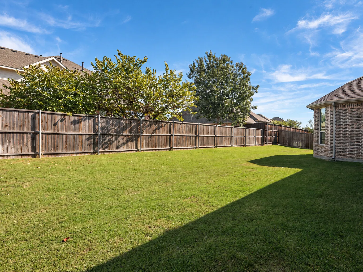 5 bed, 4016 sqft, $3,900 — Photo 4