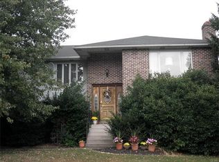 1825 Willow Dr, Easton, PA 18040