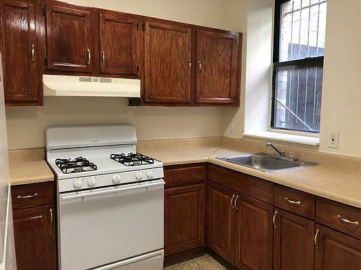 3rd image of 164 W 146th St APT B1
