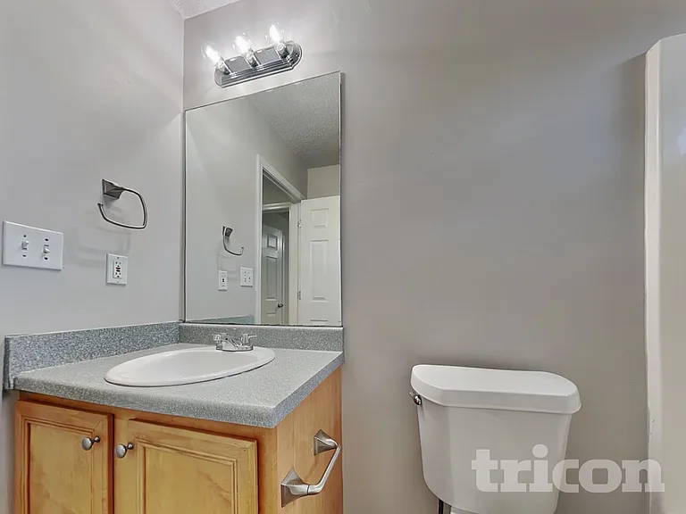 212 Revolutionary Dr — Photo 13
