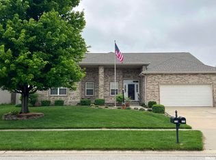 328 Newcombe Ln, Chatham, IL 62629
