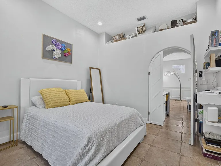 716 Lake Wellington Dr — Photo 23
