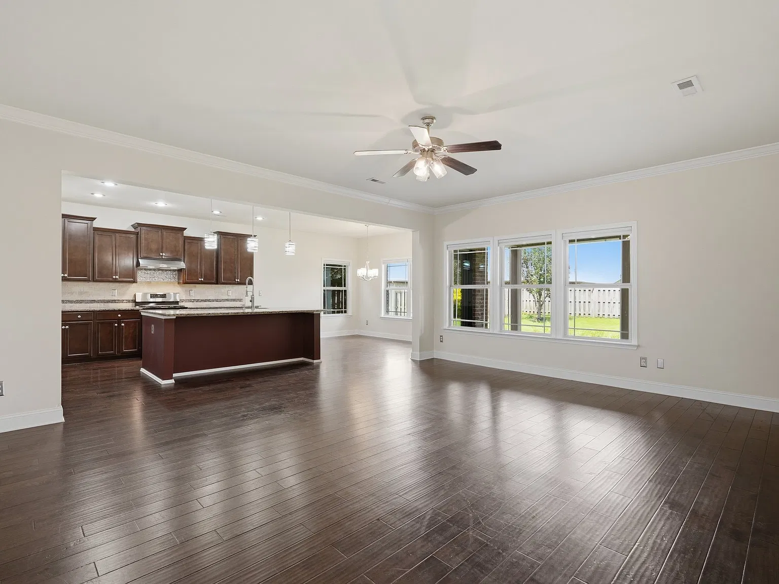 Spacious 5 Bed/4 Bath Single Family Home in Owens Cross Roads - $3000/month — Photo 4