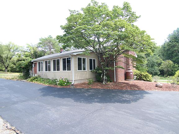 5th image of 1647 Carol Ln