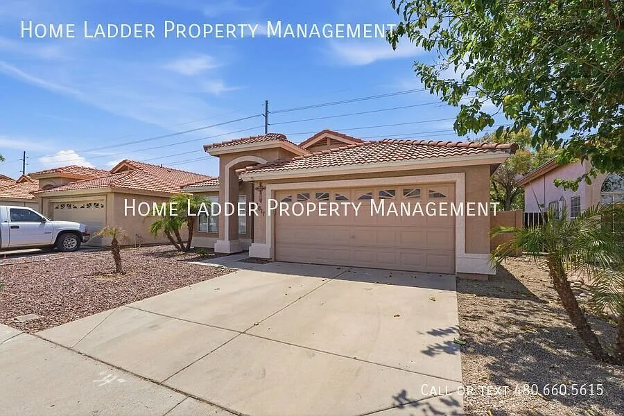 Modern 3-Bedroom Home with Private Pool Near Arrowhead! — Photo 2