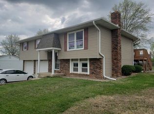 1103 Hawthorn Dr, Macon, MO 63552