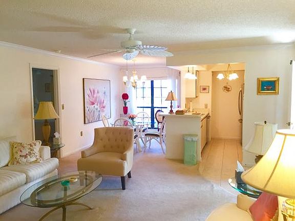 5th image of 10 Marco Villas Dr #1