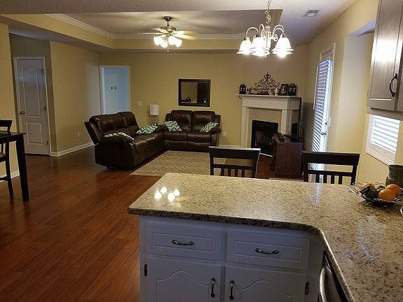4th image of 215 Harlans Cir