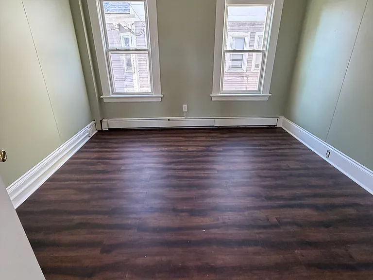 98 Glen St #2 — Photo 2