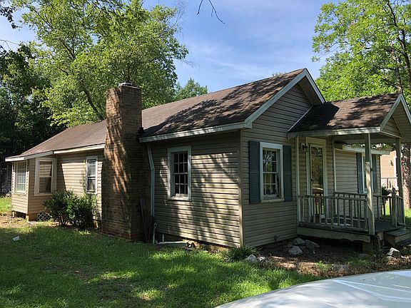 2nd image of 305 Iris St