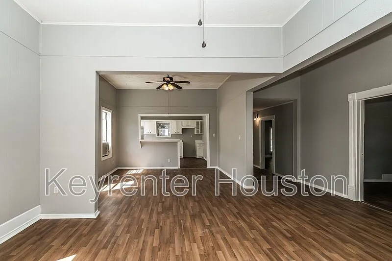 4610 Schroeder St #1